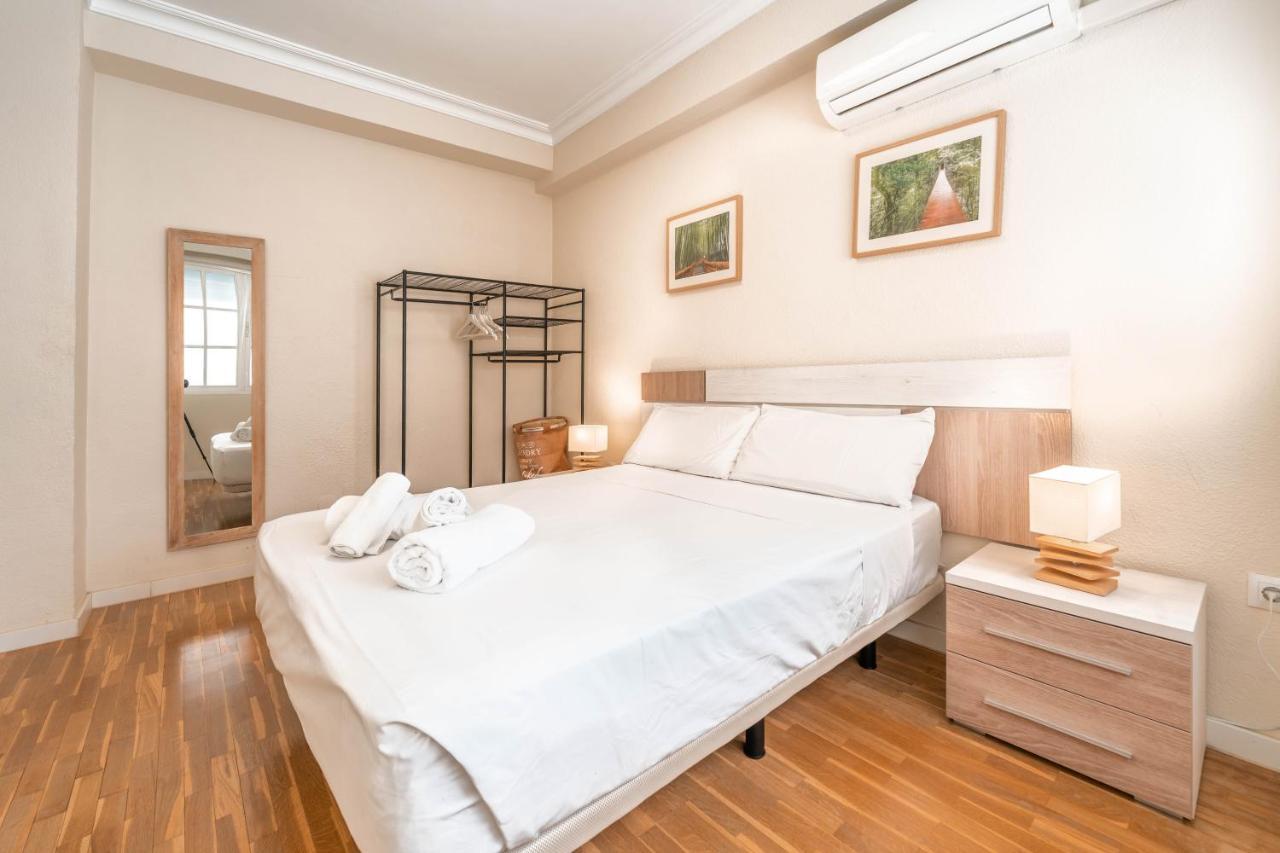Gran Apartamento De 3 Habitaciones Junto A La Catedral Малага Екстер'єр фото